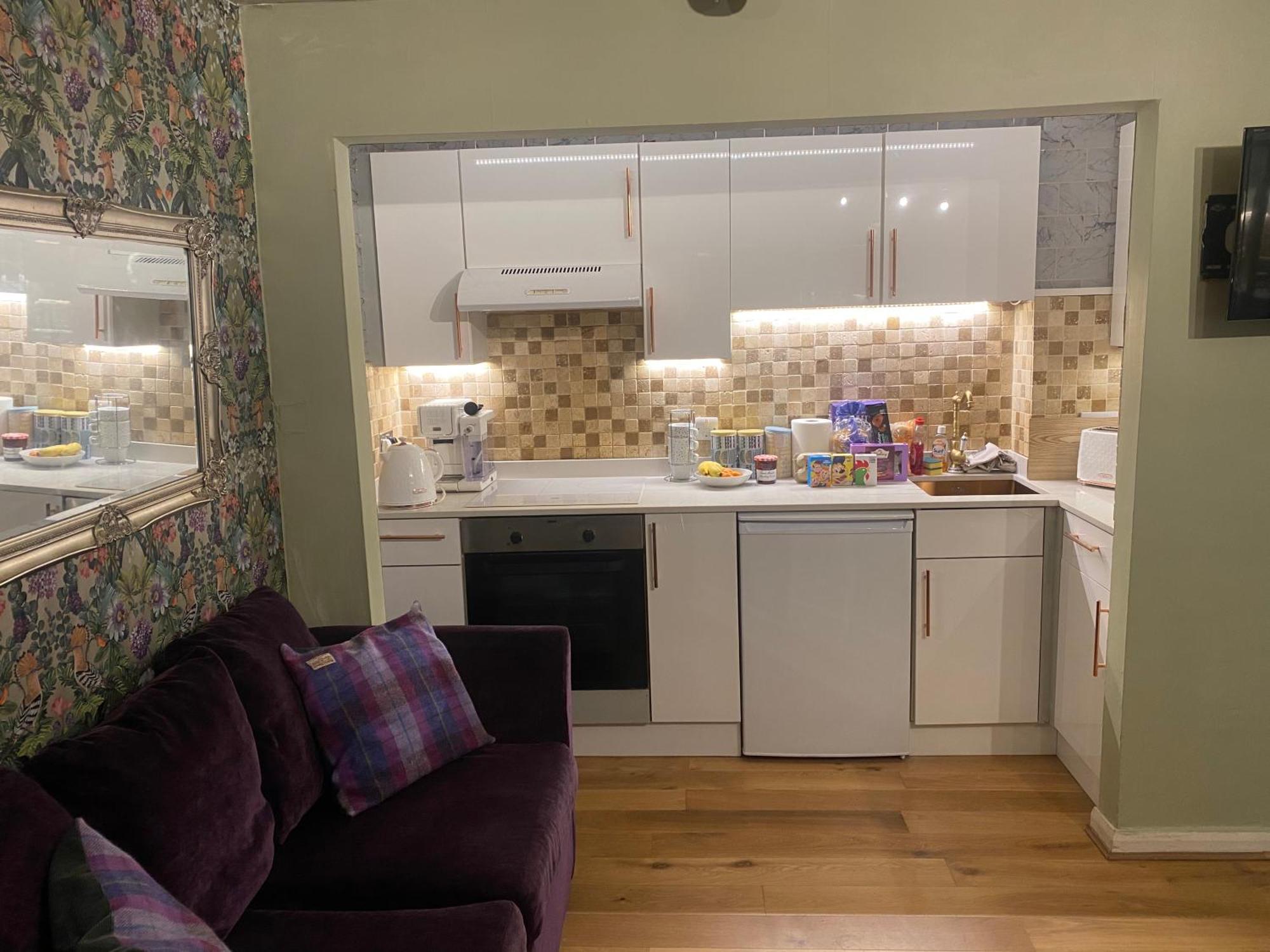 Quiet Lower Floor 2 Bed City Apartment With Private Patio Garden Bath Exterior photo