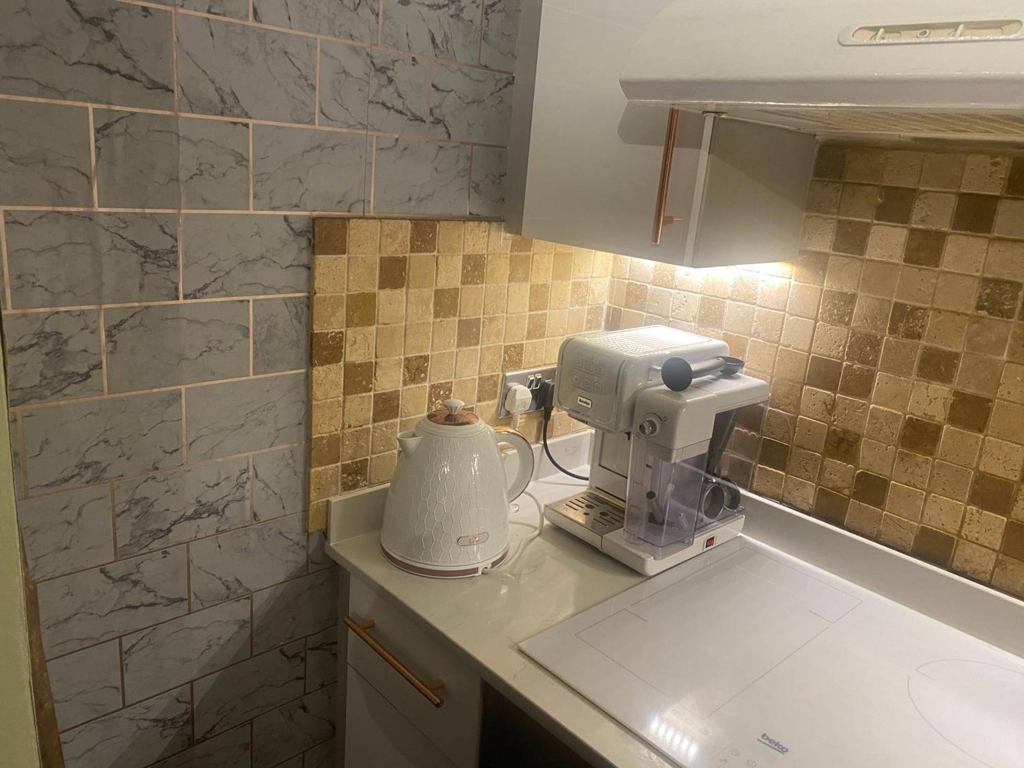 Quiet Lower Floor 2 Bed City Apartment With Private Patio Garden Bath Exterior photo